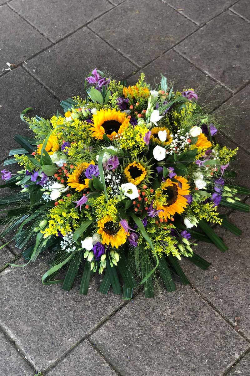 Afscheidsbloemen, rouwstuk, bloemstuk, rouwboeket en grafstuk Uitvaart bloemist Leiden - Kanbier’s Dochter